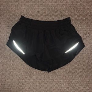 lululemon Women’s Hotty Hot Short II 2.5" in Black
